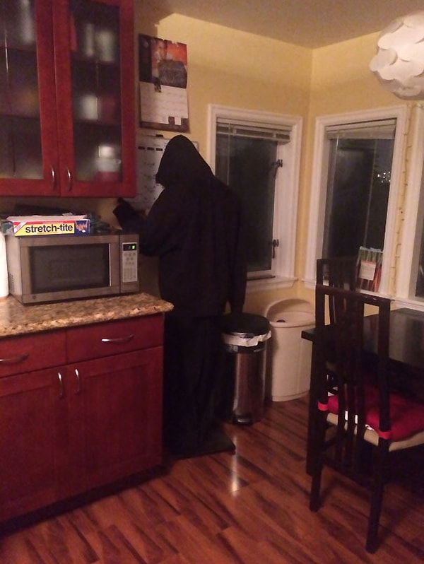 7. "Я купил манекена. Моим соседям это точно 'понравится'"