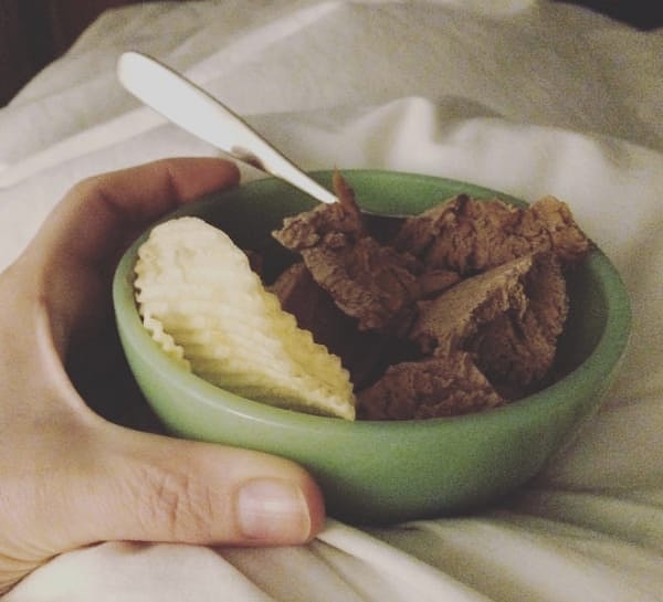 3. Своеобразная ночная комбинация сладкого и солёного могла прийти в голову беременяшки только в полночь