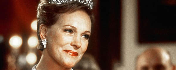 6. Когда Мия расстраивается из-за того, что она принцесса, то говорит, что опаздывает на встречу со школьным психологом. На встречу с кем опаздывает ее бабушка?