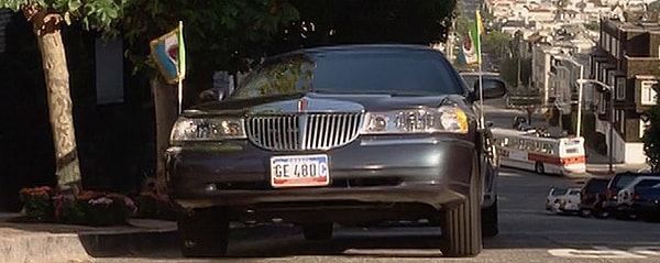 8. Какую привилегию дают флаги Женовии на лимузине Джо?