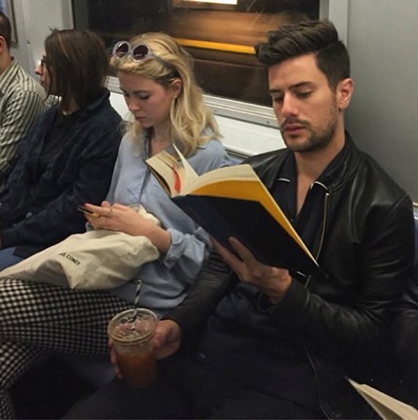 2. ...не говоря уже о читающих парнях.