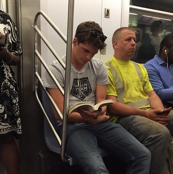 4. Чтобы запечатлеть в памяти этих созданий, энтузиасты создали в Инстаграме специальный аккаунт..,