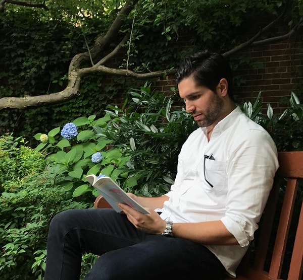 8. Что, чёрт возьми, в этой жизни может быть сексуальнее умных парней, увлекающихся литературой? 😍