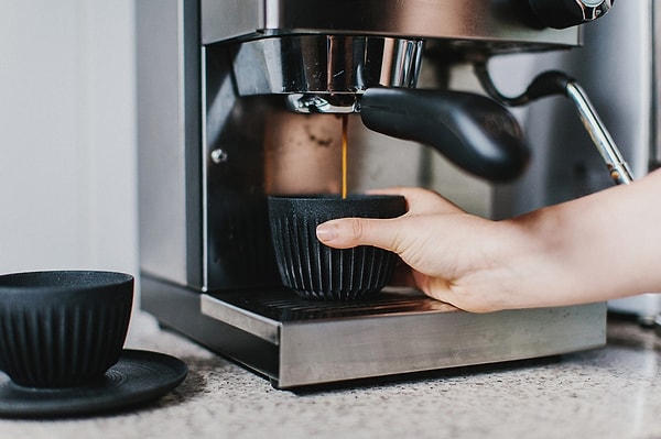 5. Ведь теперь можно не утилизировать отходы при переработке кофе, а использовать шелуху кофейных зерен, чтобы изготавливать чашки