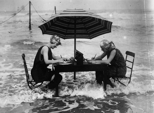 5. Если вы не едете в отпуск, то отпуск едет к вам😂