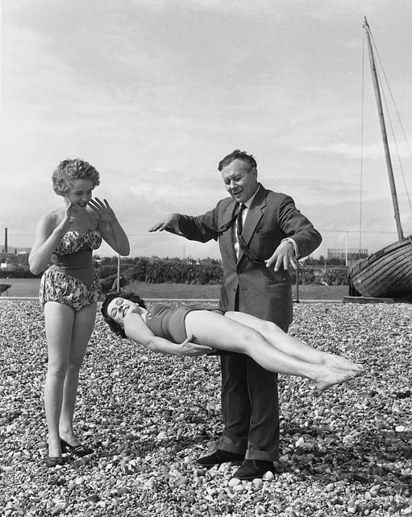 15. Это левитация???