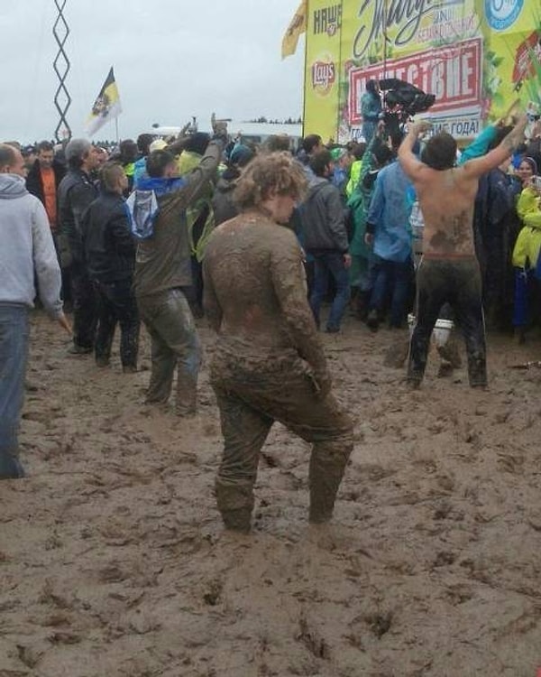 2. Музыкальный фестиваль под открытым небом в России можно спокойно совместить с грязевыми ваннами