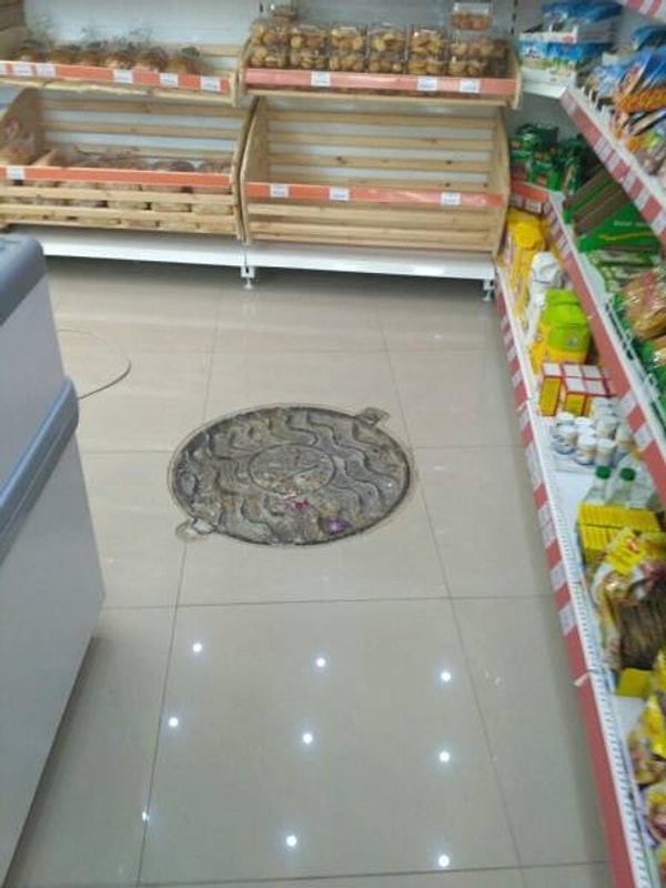 7. Люк в магазине? Почему бы и нет?