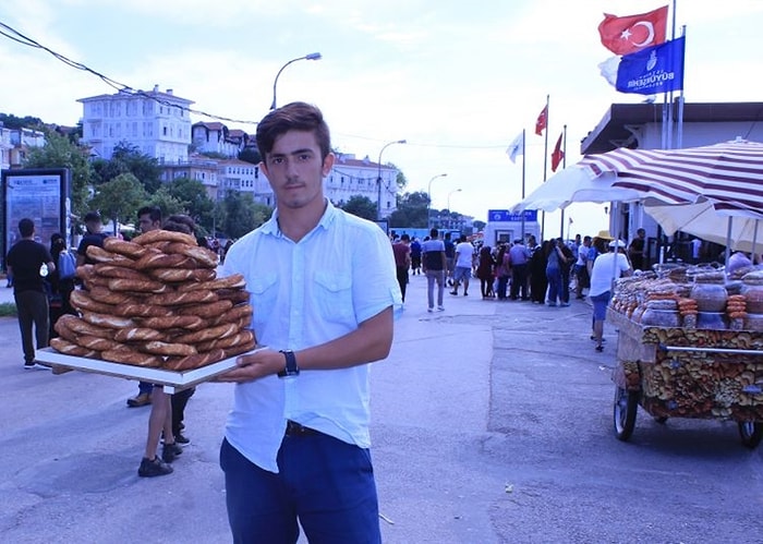 Vapurda Güvenliklerin Darp Ettiği Simitçinin Korku Dolu Anları: 'Polise Söylersen Öldürürüz'