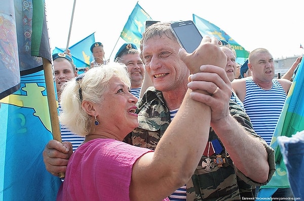 12. Женщины стараются не отставать от своих мужчин!