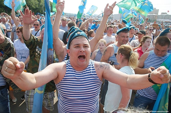 14. Обычно десантники много пьют...