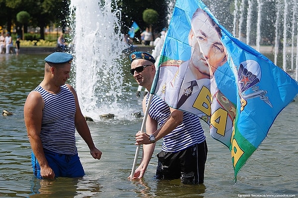16. Ну и кульминация праздника... Купание в фонтанах!