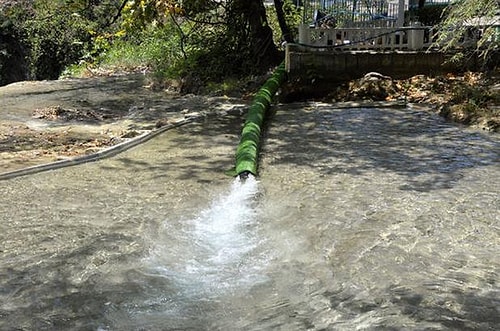 Antalya Su ve Atıksu İdaresi’ne teknik çalışma yaptıran Büyükşehir Belediyesi, şelalenin döküldüğü alandaki göletten büyük bir boru aracılığıyla suyu yukarıya pompaladı.