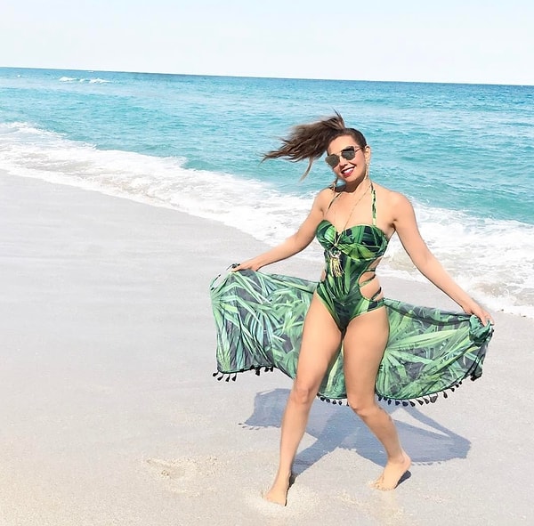 4. Мексиканская певица, автор песен, актриса и фэшн-дива Талия... Ей 45!!!