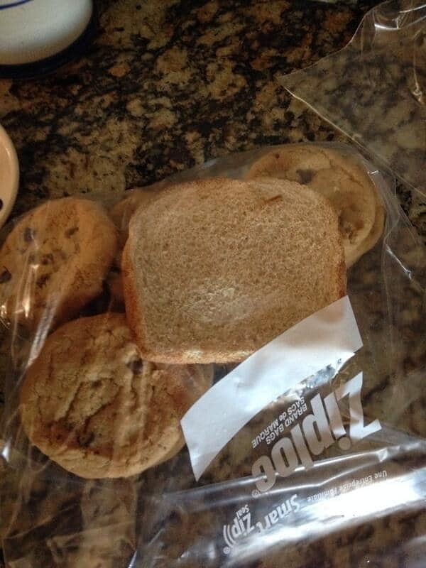 4. Храните печеньки с кусочком хлеба, чтобы сохранить их мягкими