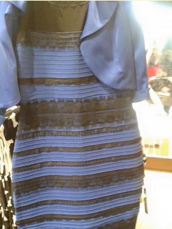 9. Mavi mi, yoksa beyaz mı olduğu günlerce tartışılan bu elbisenin fotoğrafı, uzun bir süre internetin gündeminden düşmemişti.