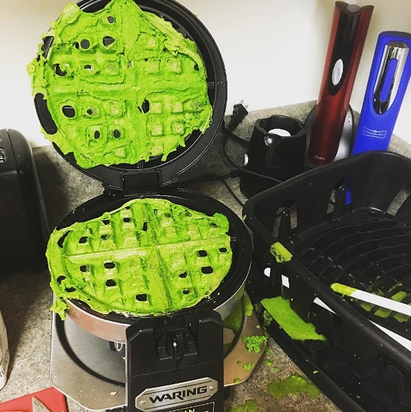 12. Какой интересный цвет! Это могли быть вафли из авокадо??