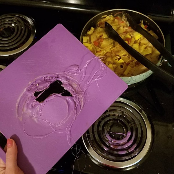 18. Некоторым людям просто стоит подучить законы физики и химии перед тем, как заходить на кухню