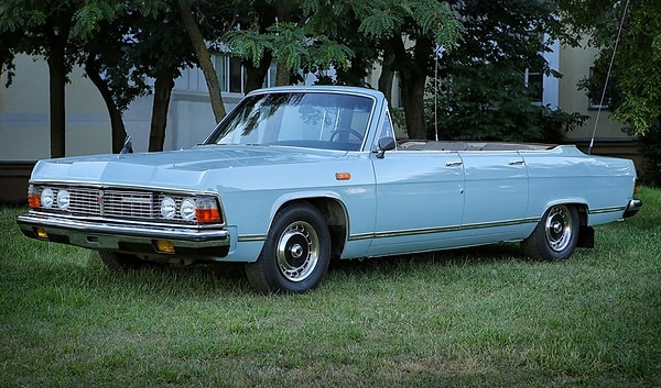 4. Этот небесно-голубой автомобиль - усовершенствованная версия "Чайки", принадлежащая министру обороны Республики Беларусь.