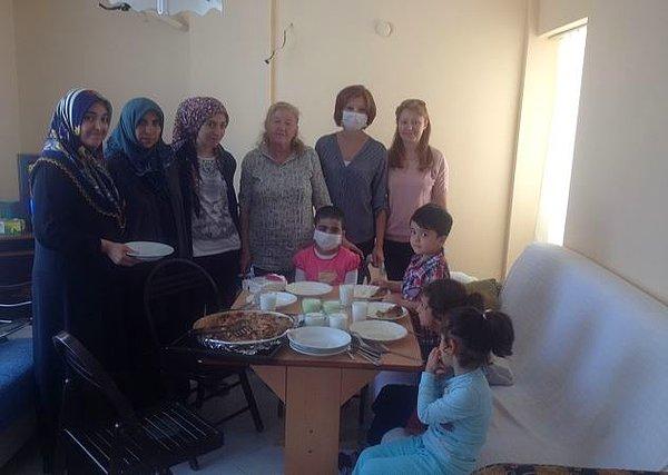 Nermin Lezgiyeva, 9 yaşındaki kızı İlkay’ın tedavisinin sürdüğünü belirterek İzmir’de yaşadıklarını şu sözlerle ifade ediyor 👇