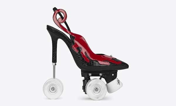 3. Такая необычная модель носит название "Anya 100 Patch Pump Roller" (в честь неизменной музы мистера Ваккарелло Ани Рубик).