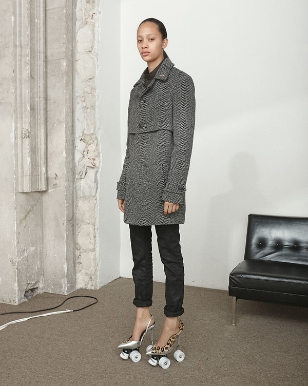 8. Но не удивляйтесь шокированным взглядам прохожих, мода она ведь такая мода... 😆