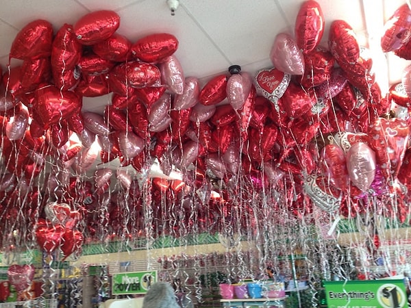 13. Давайте посочувствуем тем, кто надувал эти шары...