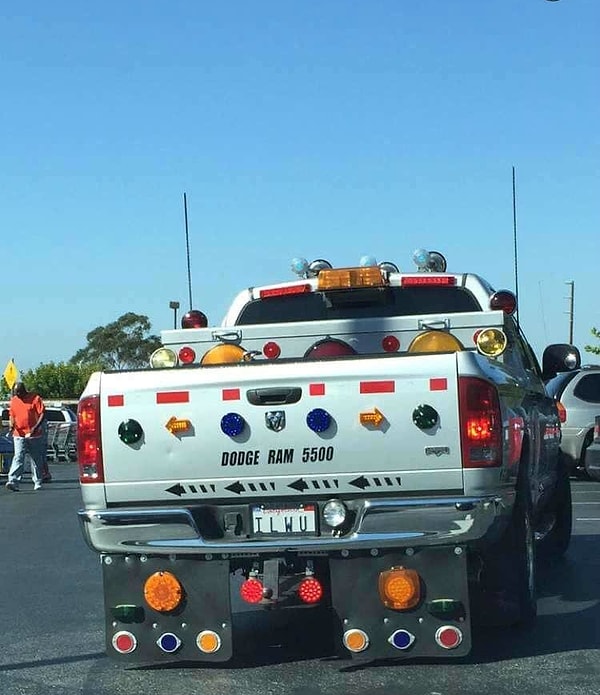 15. Он уже явно попадал в ДТП, и не в одно...