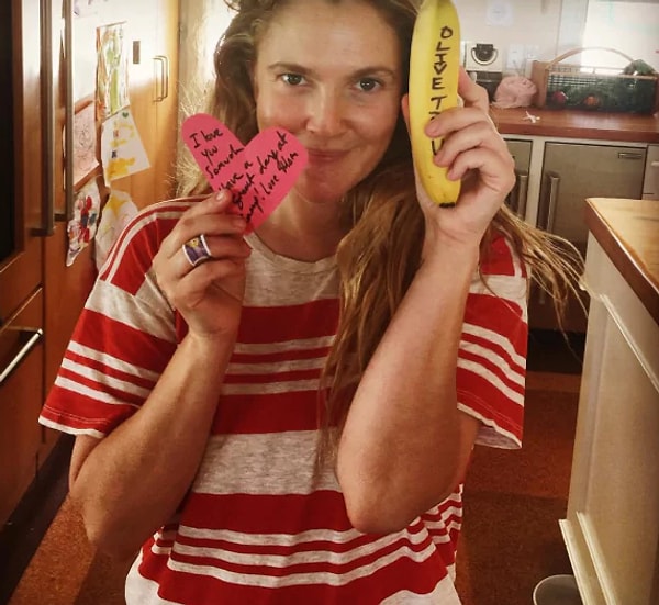 9. То, как мы выглядим, не определяет то, кем мы являемся на самом деле. Всё зависит от нашего воспитания, родителей, окружения, друзей, интересов, но никак не от косметики.