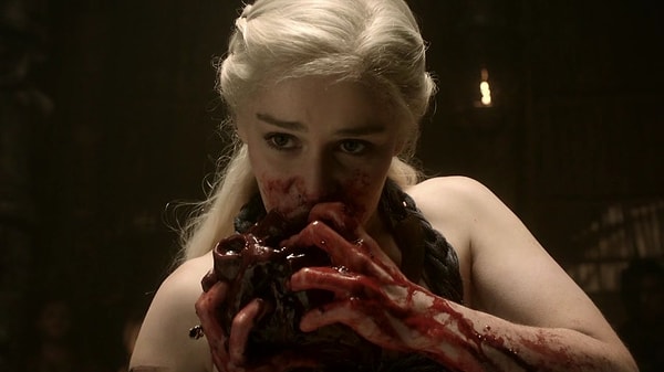 2. Когда Дейенерис съела лошадиное сердце