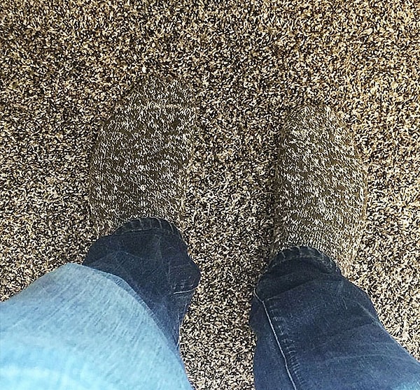 13. Носки сделаны из ковра?