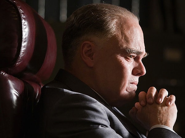 4. В фильме "Дж. Эдгар" главного героя сыграл непревзойденный....