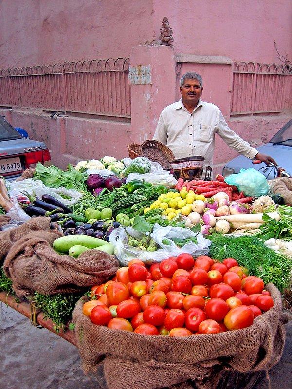 3. Seyyar sebze satıcısı Delhi,Hindistan