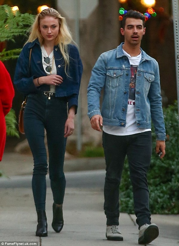 1. Софи Тернер - Джо Джонас