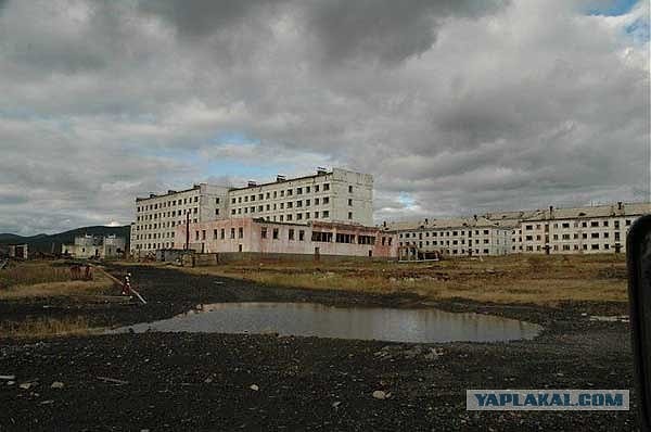 1. Кадыкчан - один из самых известных оставленных людьми посёлков Магаданской области.