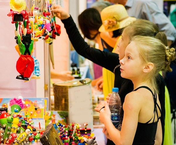 В Санкт-Петербурге, к примеру, сейчас проходит выставка-ярмарка "Медовый Спас". Она будет идти до 15 августа.
