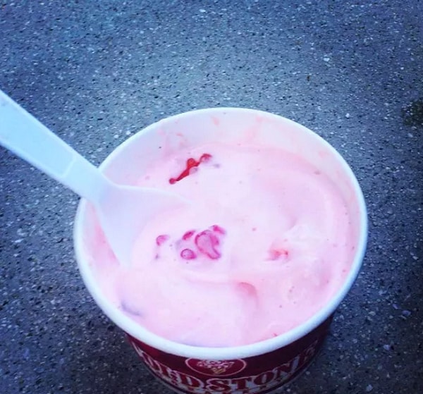 15. "Я не могу есть это мороженое, потому что оно растаяло, и мармеладные мишки утонули"