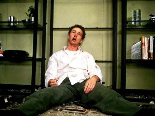 7. Зачем Джек избил себя на работе?