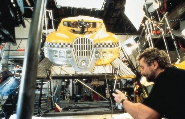 17. Футуристические пейзажи Нью-Йорка XXIII века частично создавались с применением компьютерной графики, а частично с использованием традиционных миниатюр