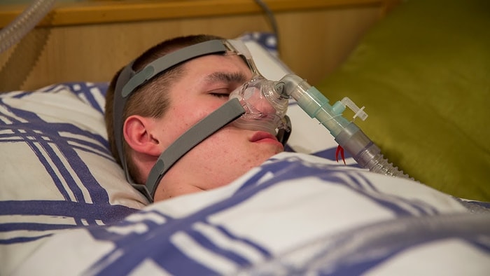 Her Uykuya Daldığında Ölüm Tehlikesiyle Karşı Karşıya Kalan Genç