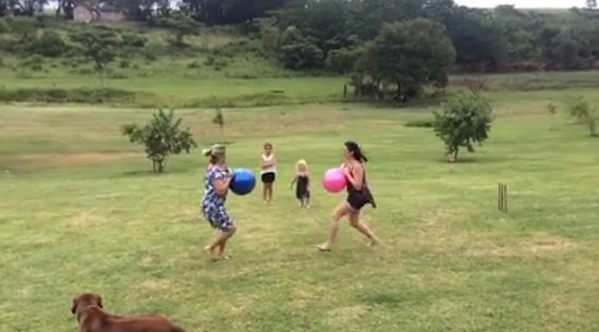 Topla Oynama Konusunda Bir Hayli Beceriksiz İnsanlardan Can Acıtan Görüntüler