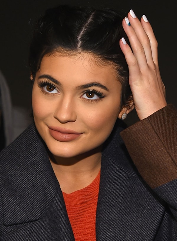 9. Звезда стала соавтором книги для подростков о мире антиутопии