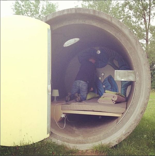 9. Это отель в Германии, где комнаты выполнены в прямом смысле слова из... канализационных труб.