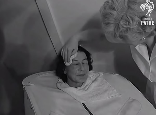 4. Считалось, что парафиновый воск помогает потеть, а значит - и худеть.