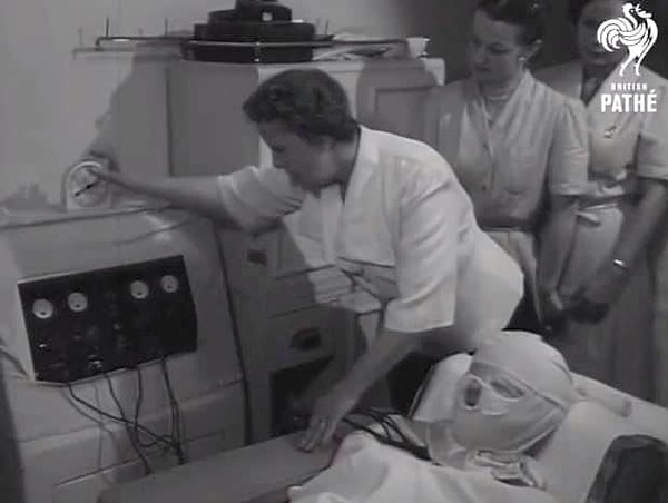 7. Не волнуйтесь, лицо девушки не запекалось, так как косметологи использовали таймер.