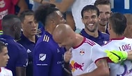 Kaka, Rakip Takımdaki Arkadaşına Şaka Yapınca Kırmızı Kart Gördü