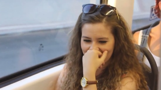 Vatmandan Tramvayda Sürpriz Evlenme Teklifi