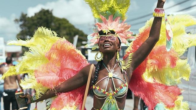 Rihanna'nın Memleketi Barbados'un Ünlü Sokak Karnavalından Hepsi Birbirinden Renkli 21 Kostüm