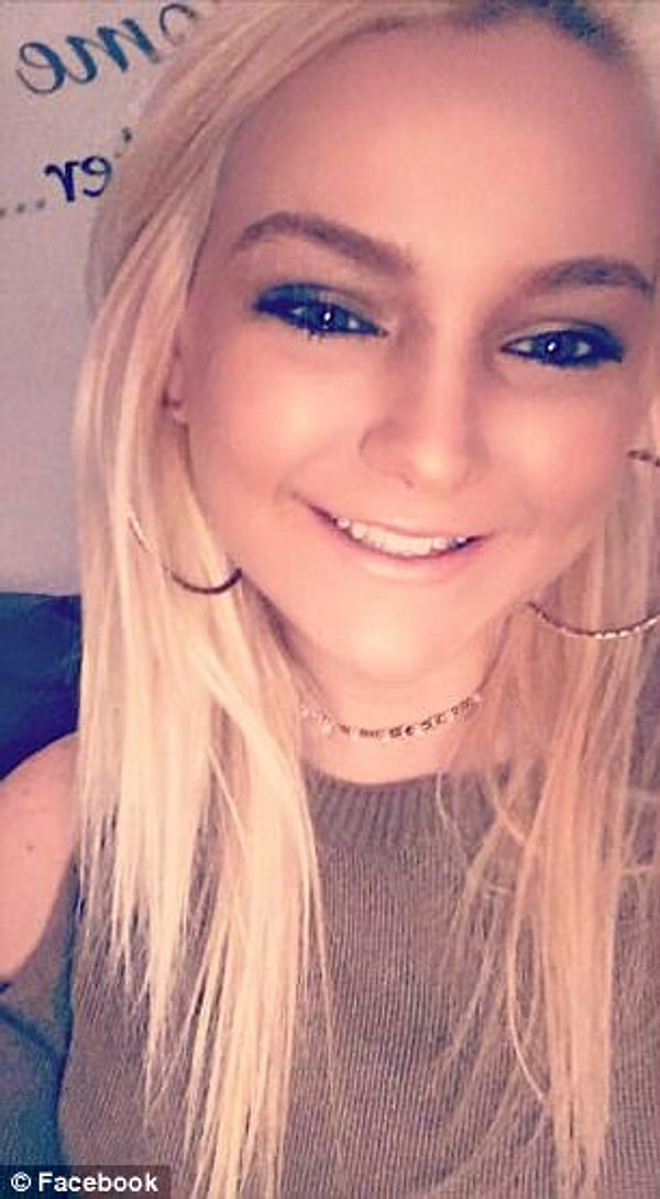 3. Парикмахер отказалась остригать волосы девушке и вместо этого потратила 13 часов, чтобы их распутать.