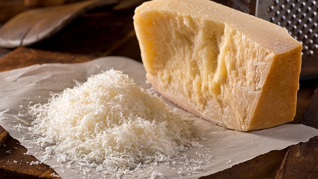 7. Parmesan peyniri olarak talaş bile kullanıldığını söyleyen araştırmalar var.